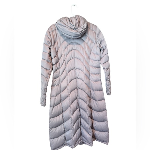 Patagonia Women's Light Gray Puffer Coat Down feathers - Picture 2 of 6